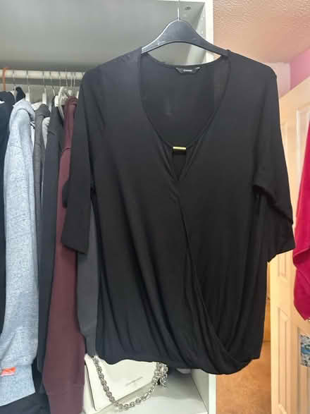 Photo of free Ladies George top size 20 (Me58en) #1