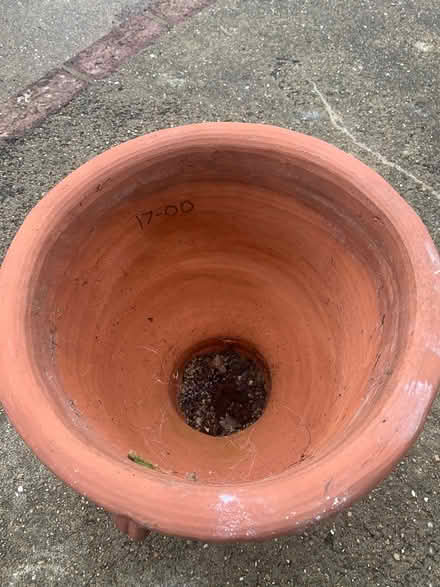 Photo of free Heavy duty ceramic pot (Harrietsham ME17) #3