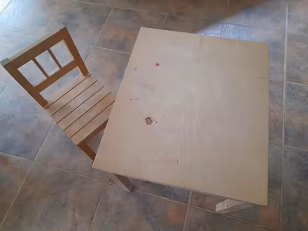 Photo of free Bwrdd a chadair plentyn / Child's table and chair (Bangor LL57) #1