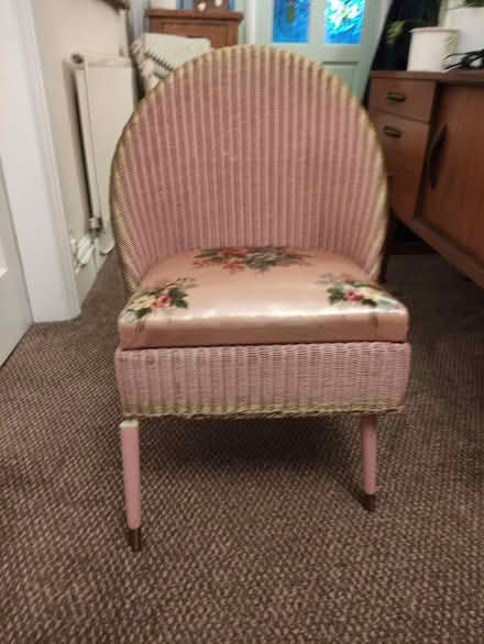 Photo of free pink wicker chair with compartment (B67 5EH) #3