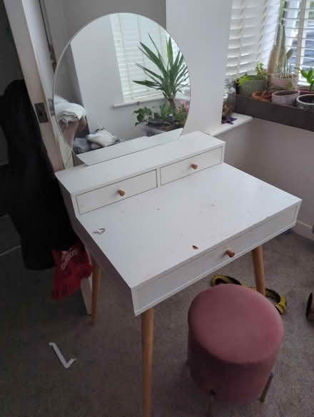 Photo of free Dressing table (WA6 Helsby) #1