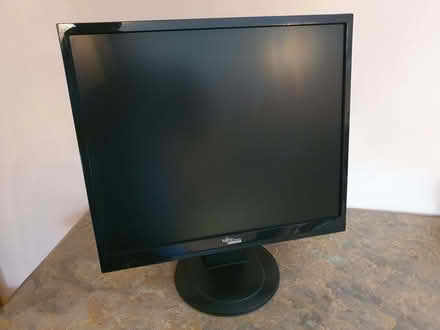 Photo of free Desktop monitor (Duckington SY14) #1