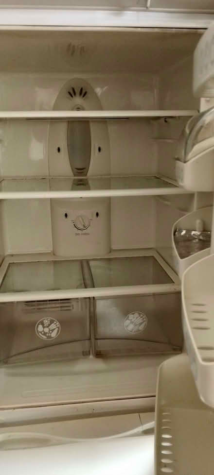 Photo of free LG Fridge - BROKEN, for parts or repair (Longfleet BH15) #3
