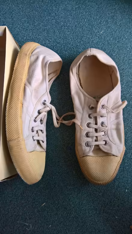 Photo of free Tennis Shoes (Hulham EX8) #1