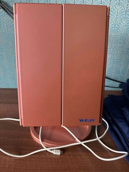 Photo of free Light up magnifying mirror (WA15 Timperley) #1