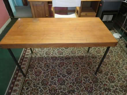 Photo of free table (Albrighton WV7) #1