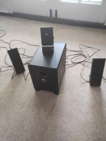 Photo of free Logitech X-240 2.1 speakers (Orwell SG8) #1