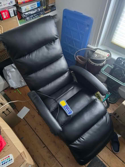 Photo of free Vida XL Black Faux Leather Heated Massage/Gaming Chair (CT1) #1