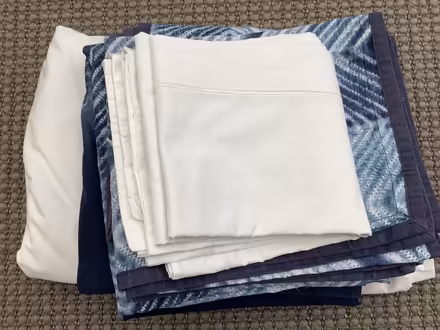 Photo of free King size cotton bed set (used but good condition) (Deanburn EH26) #1