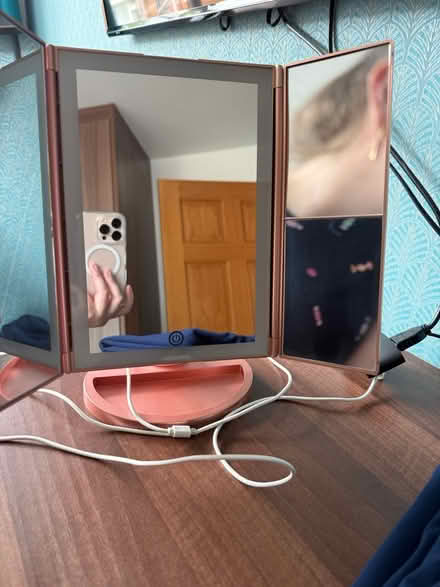 Photo of free Light up magnifying mirror (WA15 Timperley) #2