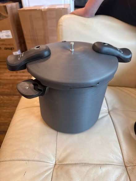 Photo of free new pressure cooker (94 andover st dumont nj) #1