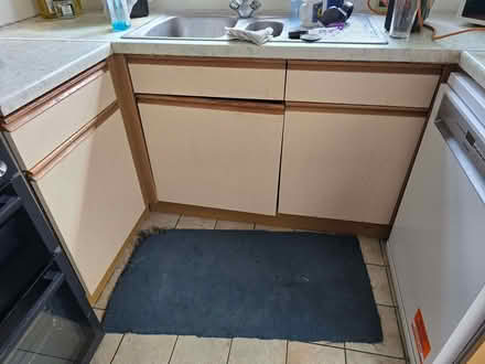 Photo of free Kitchen cupboards and worktop (Kennington OX1) #4