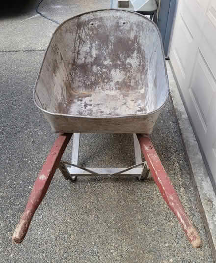 Photo of free Large vintage wheelbarrow (Bellevue-Redmond) #3