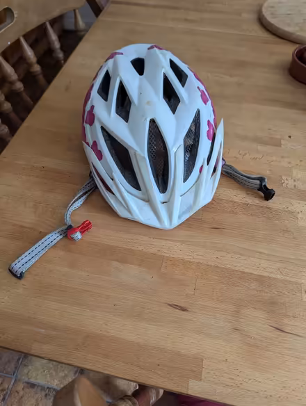 Photo of free Kids' cycle helmet age approx 5-10 (Hugus TR3) #2