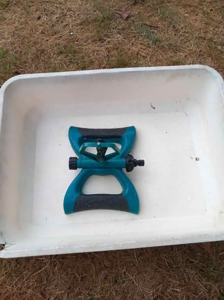 Photo of free Small lawn sprinkler (Chorleywood WD3 5) #1