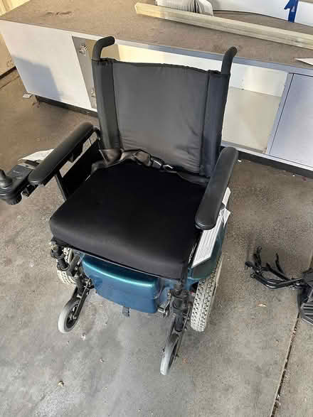 Photo of free E Wheelchair in Fremont (Rainwater Ct Gomez Elementary) #1
