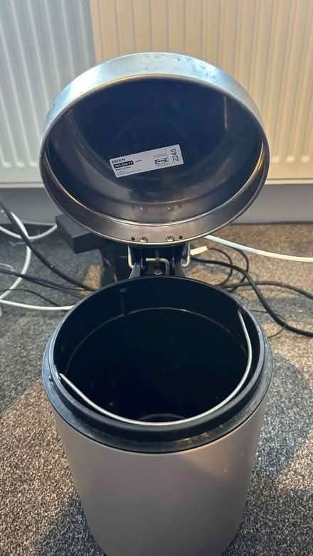 Photo of free Bathroom Pedal Bin (Merton SW19) #2