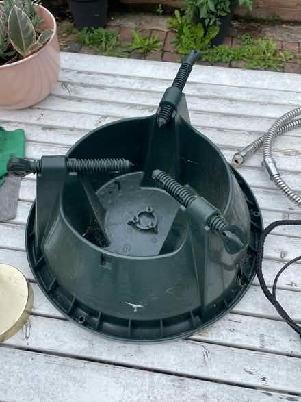 Photo of free Christmas tree stand (D03) #1