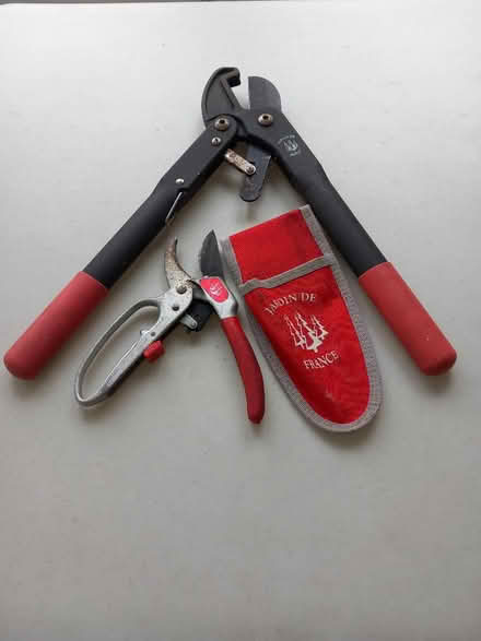 Photo of free 1 pair loppers + secateurs (Chorleywood WD3 5) #1