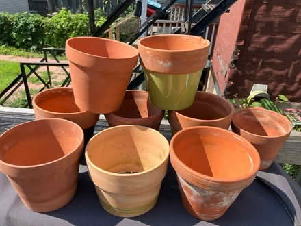 Photo of free Clay flower pots (Hintonburg) #1