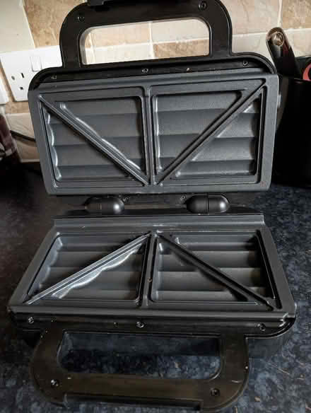 Photo of free Breville toastie maker (Hornby LA2) #2
