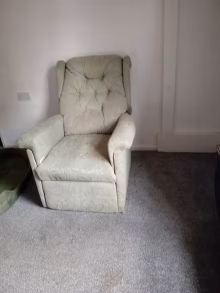 Photo of free green rise and recline chair (Edenthorpe) #1
