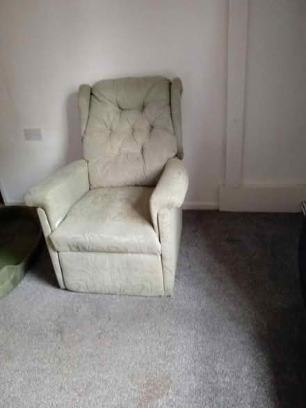 Photo of free green rise and recline chair (Edenthorpe) #1