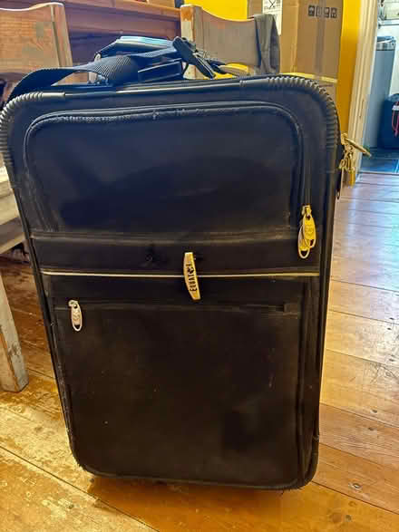 Photo of free Black medium/small suitcase (West Oxford OX2) #1