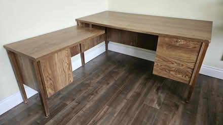 Photo of free Solid desk very good condition (clarkson lorne park area) #3