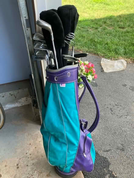 Photo of free Golf clubs and accessories (Red Oak Hill Rd Farmington CT) #1