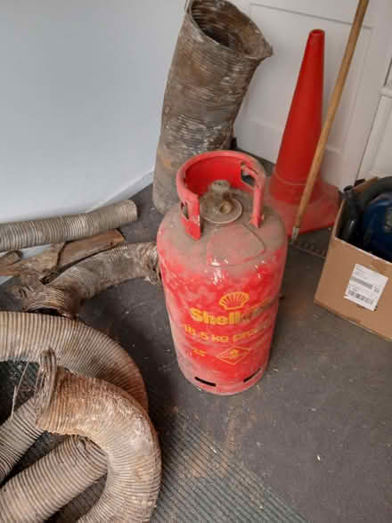 Photo of free Shell PROPANE gas cannister. 18.5kg (Emscote CV34) #1