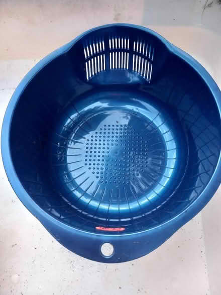 Photo of free 5 new plastic colanders (Chorleywood WD3 5) #1