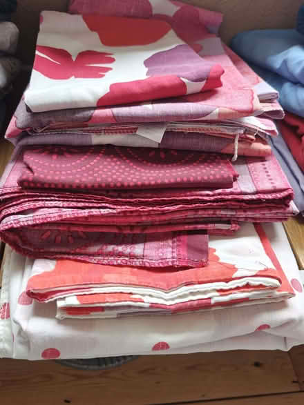 Photo of free Used and usable Duvet cover sets & fitted sheets (Kenley CR8) #4