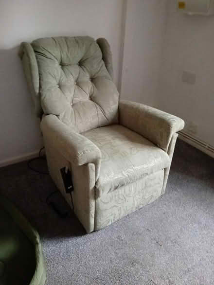 Photo of free green rise and recline chair (Edenthorpe) #2
