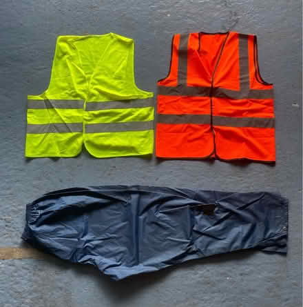 Photo of free 2X Hi-vis jackets and trousers (DY7) #1