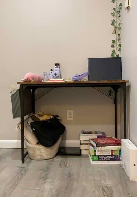 Photo of free desk (39 Shepard Street in Brighton) #1