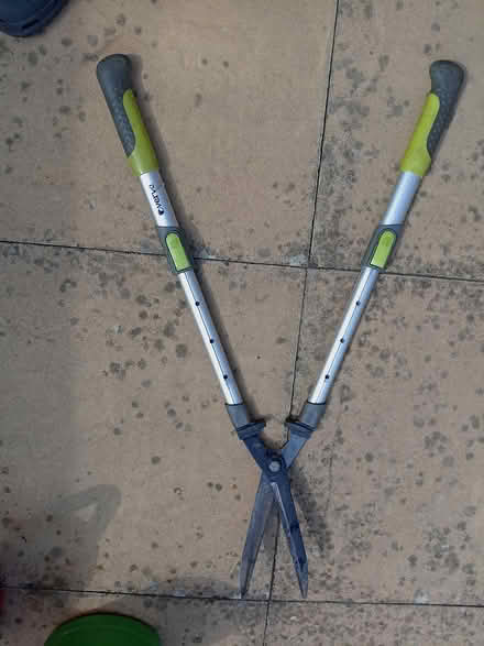 Photo of free Extendable shears (Dudley DY3) #1