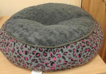 Photo of free Comfy donut pet bed (Shawlands) #1