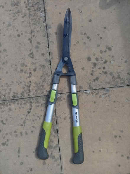 Photo of free Extendable shears (Dudley DY3) #2
