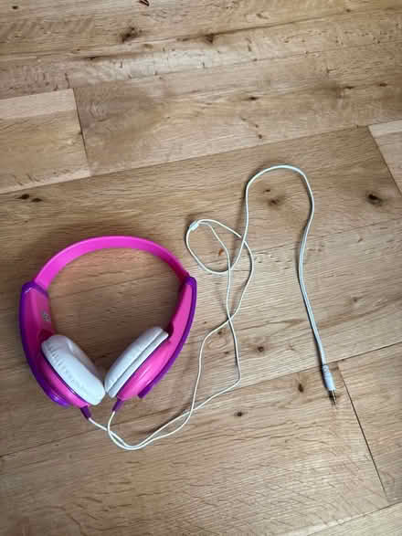 Photo of free Kid wired headphones (Sanderstead) #1