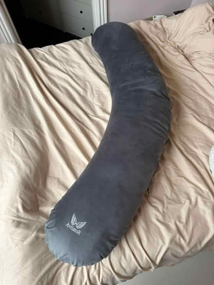 Photo of free Aviiator pregnancy pillow (W12) #1