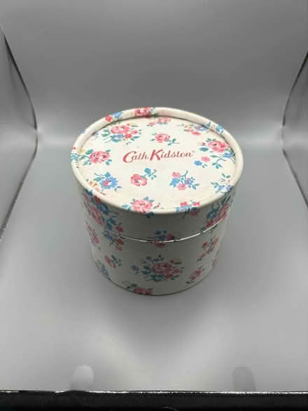 Photo of free flower cath kidston mug (Jennetts park RG12) #3