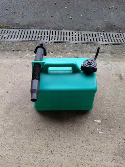 Photo of free unleaded petrol can (Wirksworth south DE4) #1