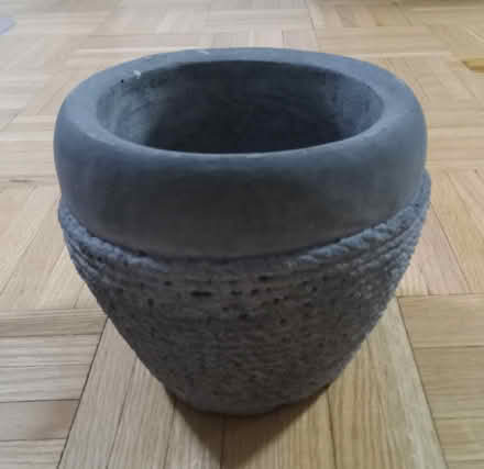 Photo of free Plant pot (Etobicoke (Kipling /Eglinton)) #1