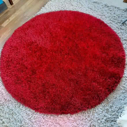 Photo of free Red circular rug (Walton Lea WA4) #1