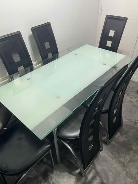Photo of free Contemporary Dining Table (Thurmaston LE4) #1