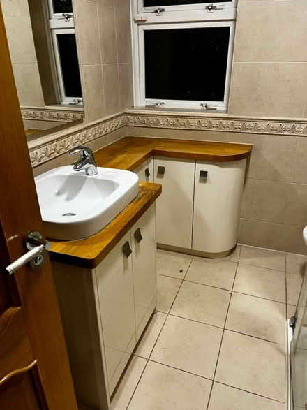Photo of free Bathroom units (Coulsdon (CR5)) #1
