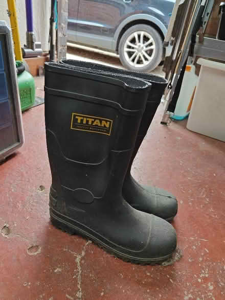Photo of free Mens wellies steel toe cap size 10 (Barnacle CV7) #3