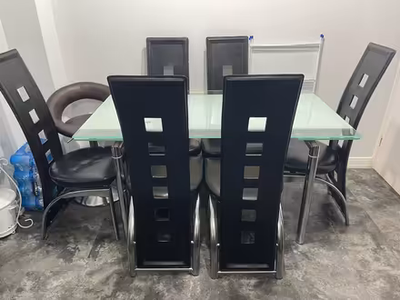 Photo of free Contemporary Dining Table (Thurmaston LE4) #3