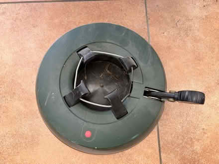 Photo of free Krinner Christmas tree holder (Morden) #2